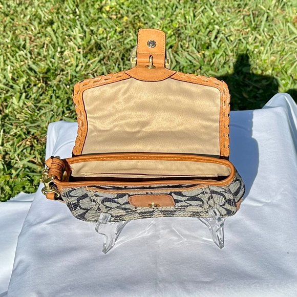 SOLD - COACH Bleecker Vachetta Leather Signature Denim Floral Applique Wristlet - Picture 3 of 16